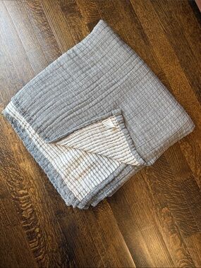 Crate & Barrel Organic Gauze Throw (Grey, Full/Queen)